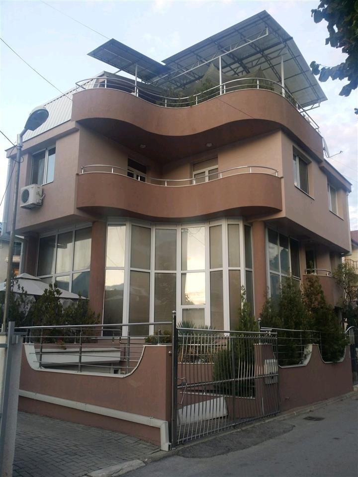 Kozle, Üsküp'te Lüks Konut Binası